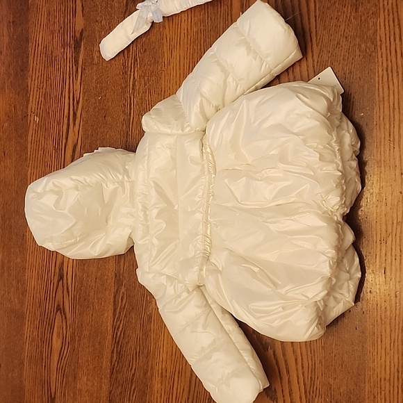 NWT - Tahari Baby Cream and Gold Puffer Jacket Size 24 months - Picture 2 of 5